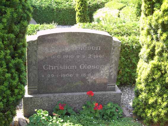 Billede af gravsten på Arnborg Kirkegård