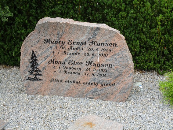 Billede af gravsten på Arnborg Kirkegård