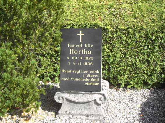 Billede af gravsten på Arnborg Kirkegård